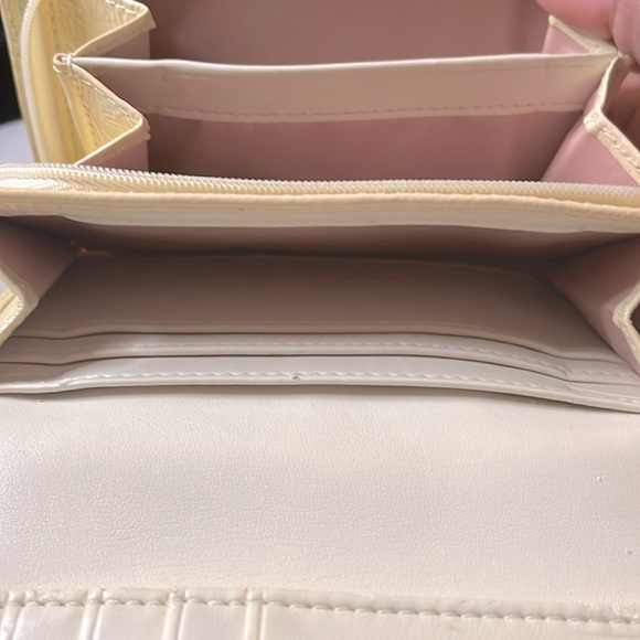 Coach Ashley Signature Canvas Pleated w/Ivory Patent Leather Trim Wallet - Picture 5 of 8